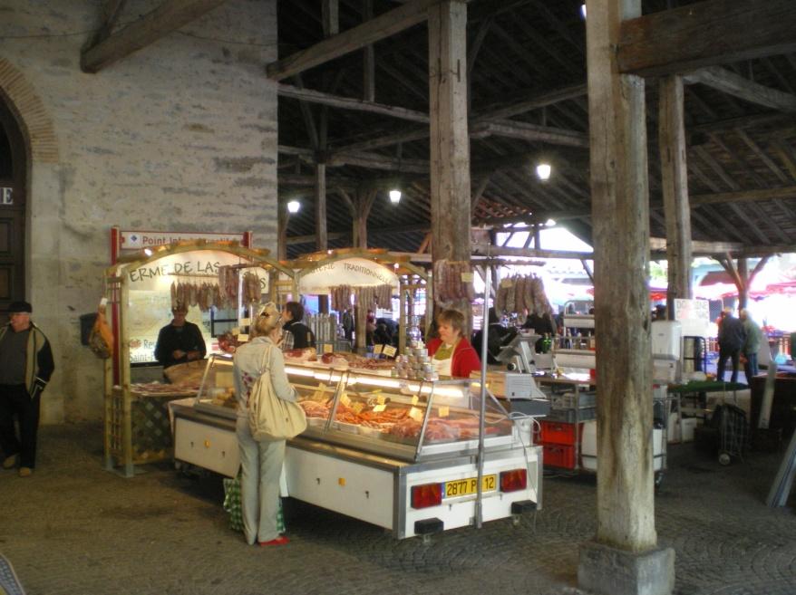 Installation au marché couvert de l’Albinque à Castres et sur le marché de Revel.